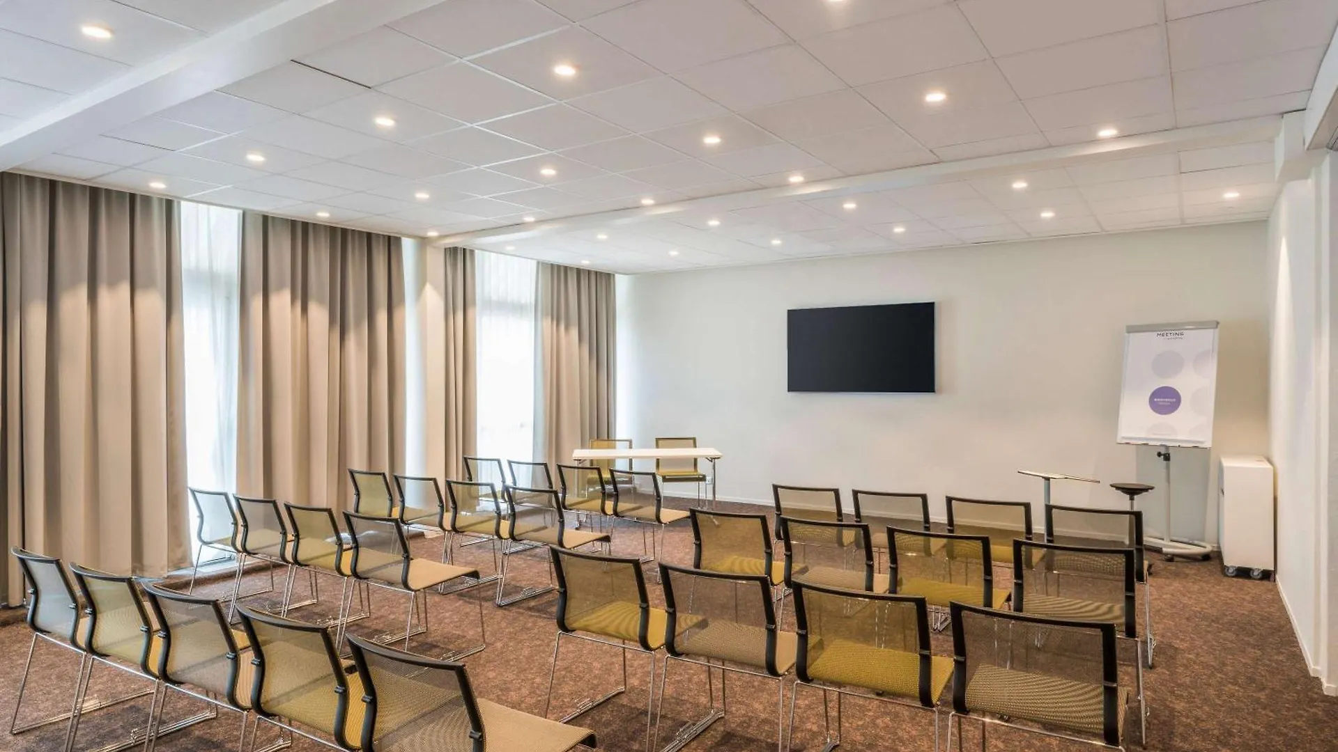 Novotel Lyon Bron Meeting & Events 4*,