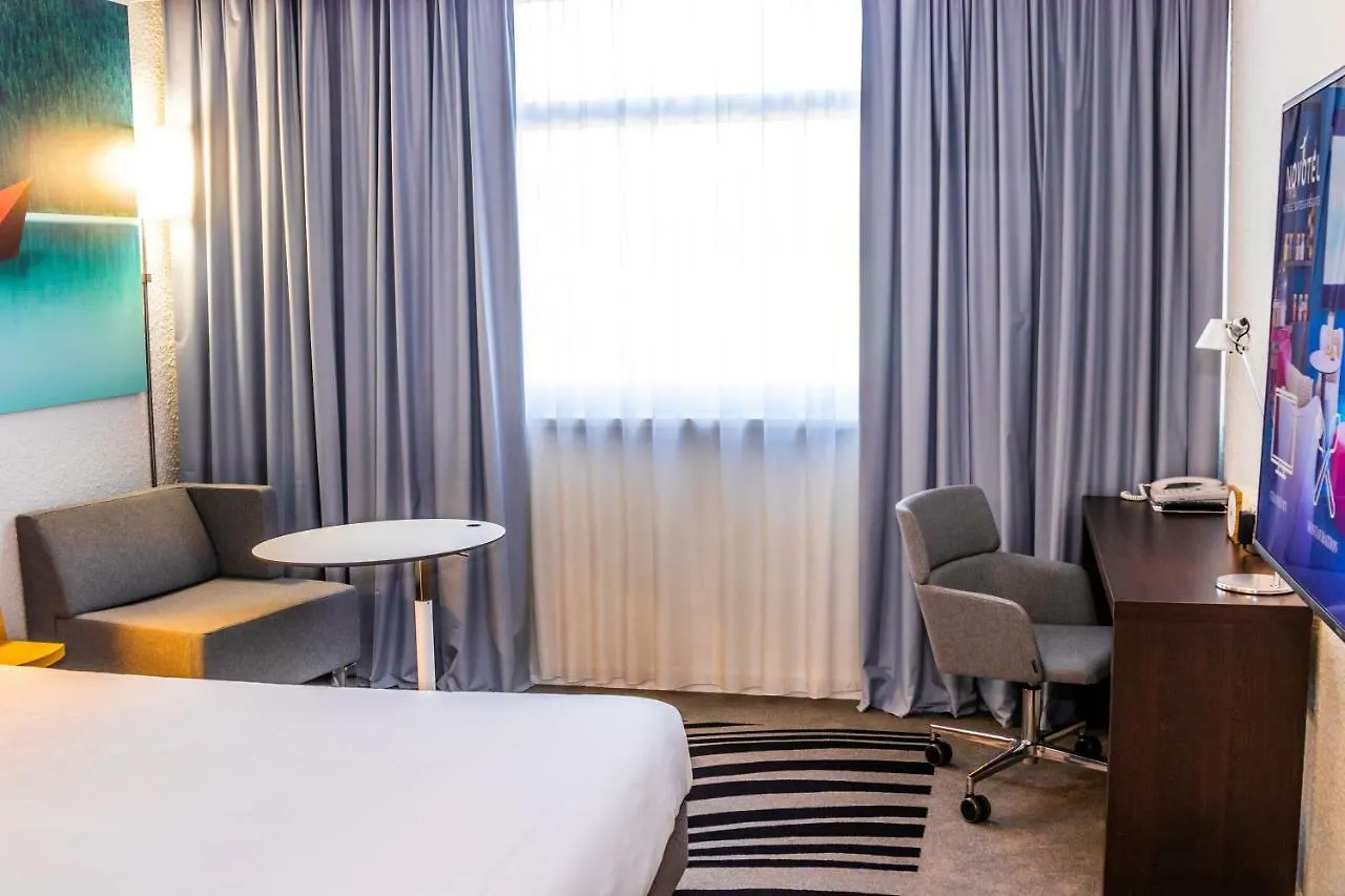Novotel Lyon Bron Meeting & Events 4*,  فرنسا